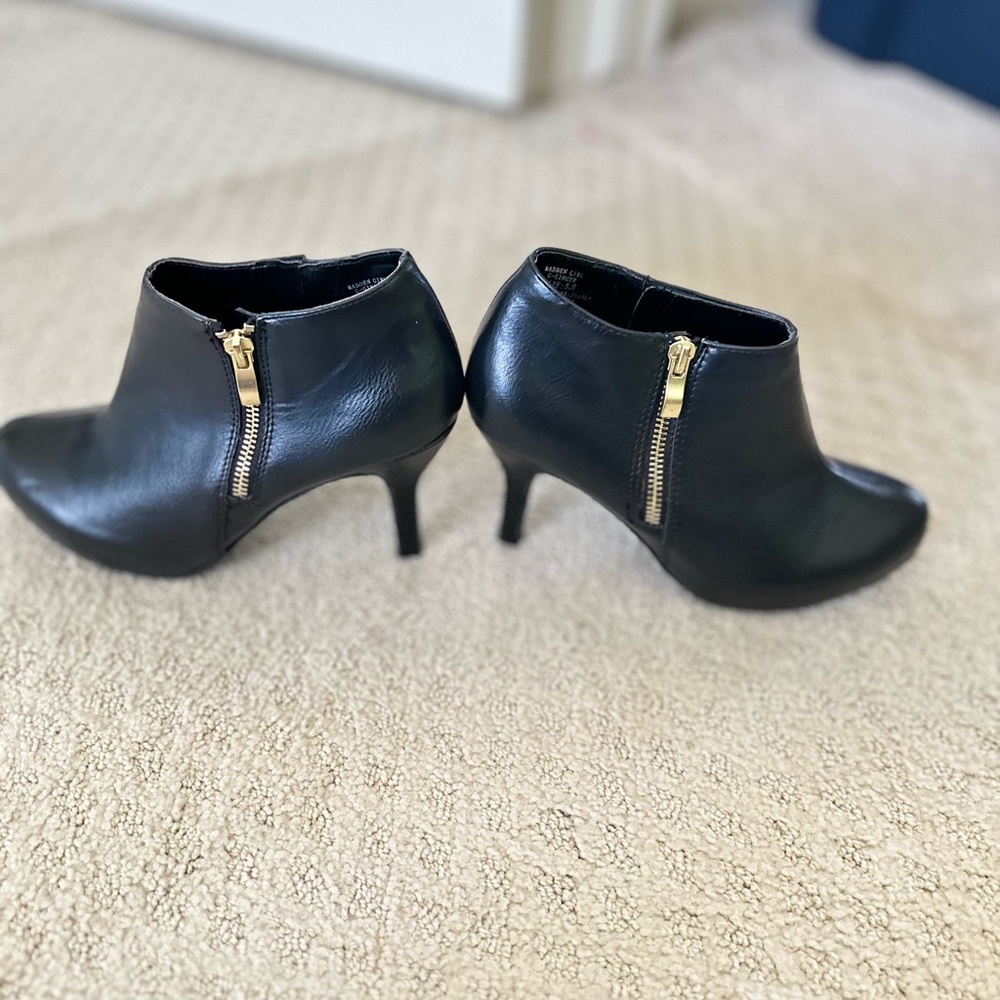 Black, high heels, platform.